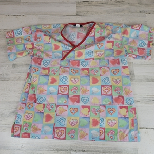 Med wear scrub top‎ with heart print size medium